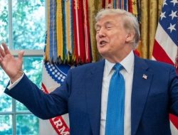 Kerahkan Kapal Perang Jet Tempur dan CIA: Apa Tujuan Akhir Trump di Venezuela?