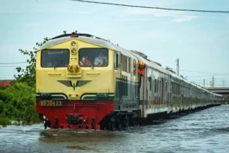 Imbas Banjir KAI Batalkan