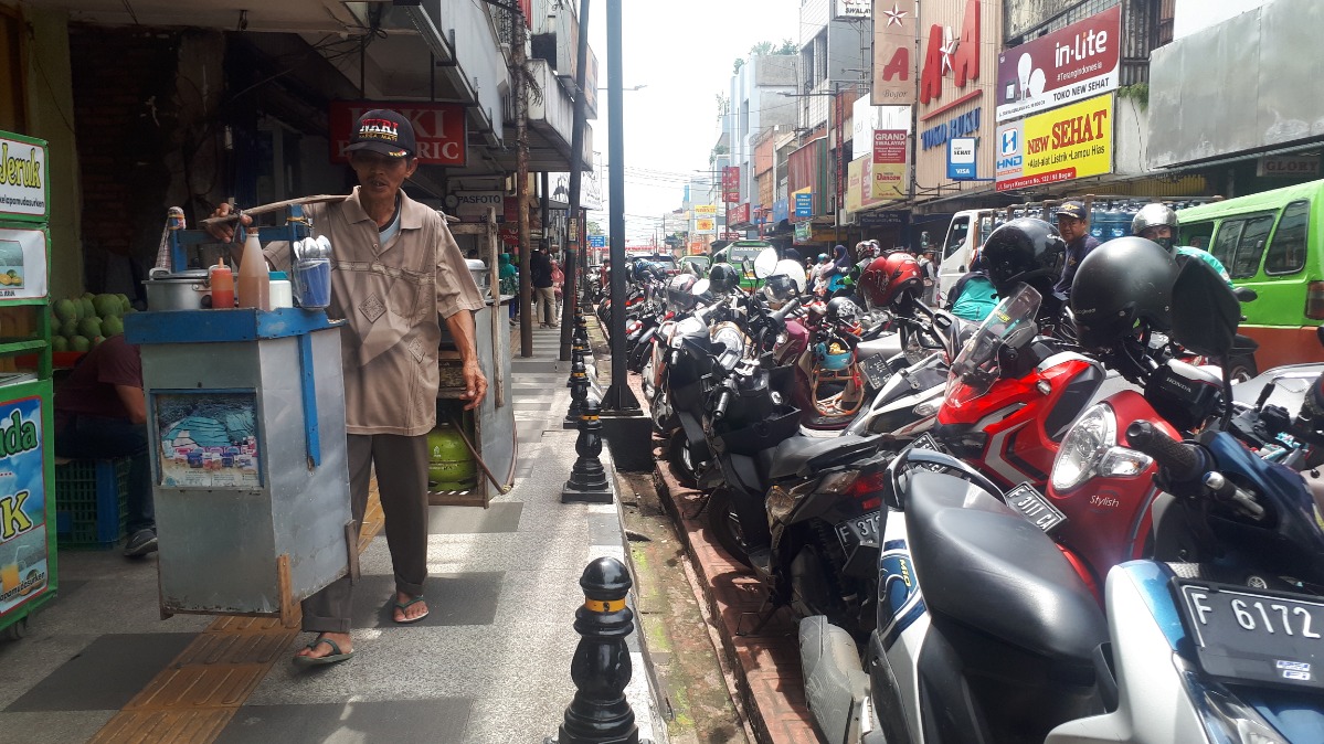 Sesaknya Jalan Suryakencana